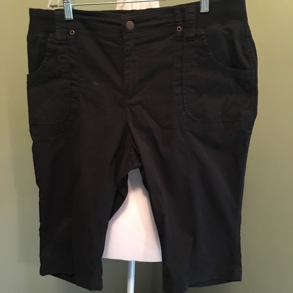 Lee relaxed black cotton capris 14P